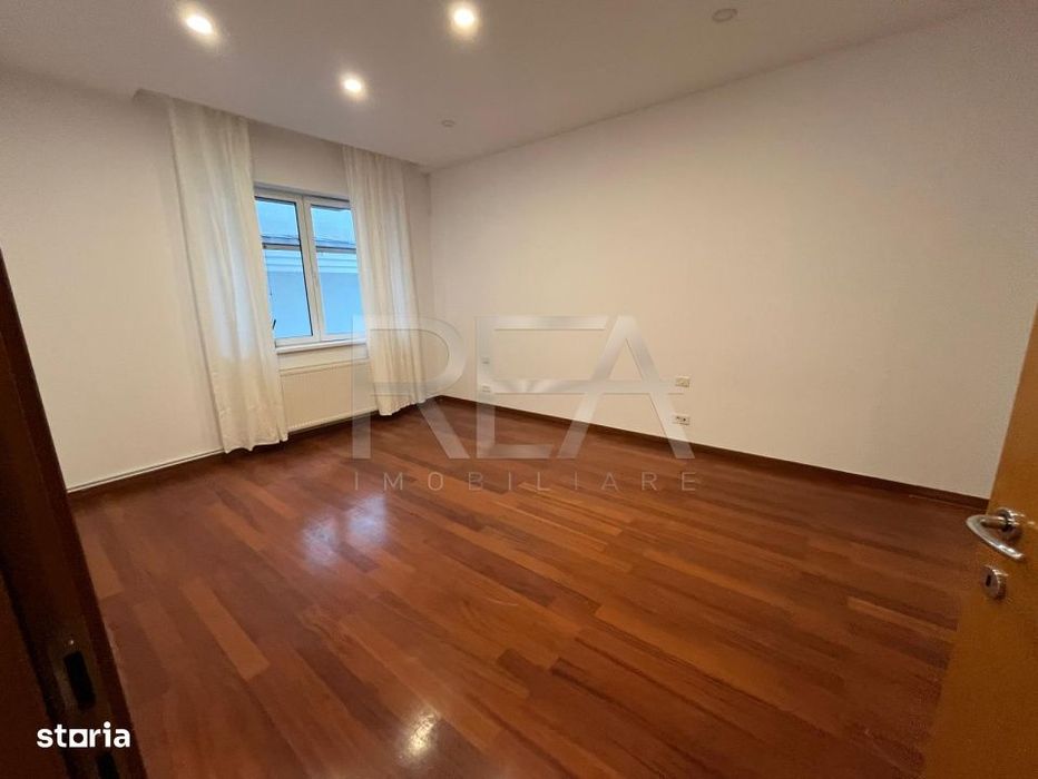 Apartament 4 camere  Resedinta