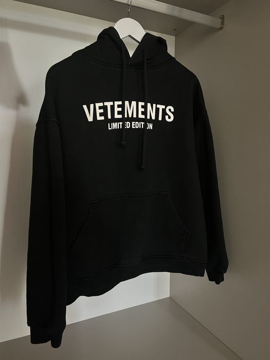 Суичър VETEMENTS Limited Edition Logo