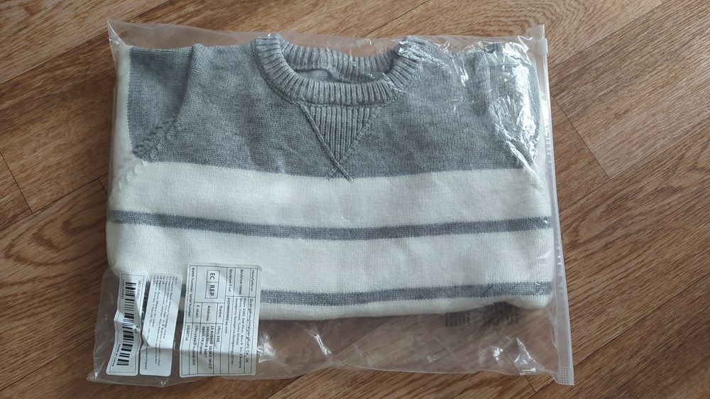 Продам детскую кофточку Новая