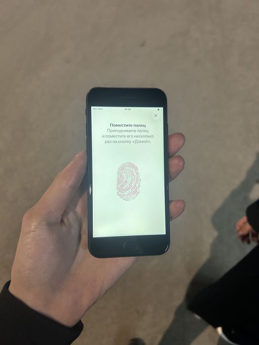 Продам Айфон Se 128gb 76%