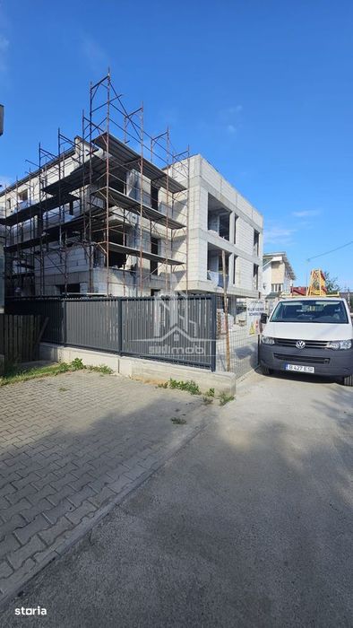 Parc Laurentiu Raiciu apartament 2 camere decomandat si curte 40 mp.