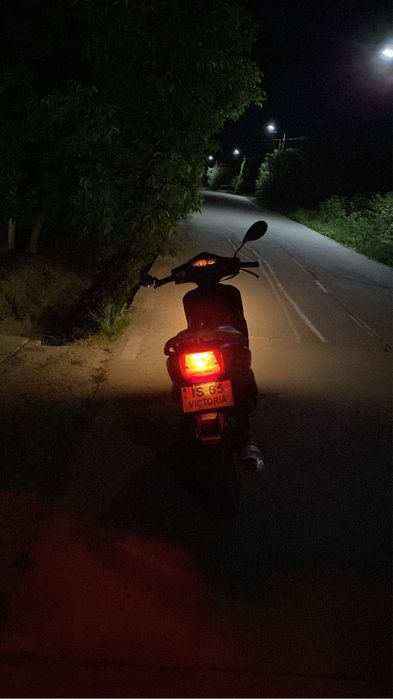 vând scuter first bike