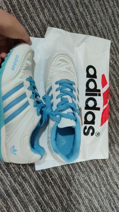 Кроссовки новые 40 рр