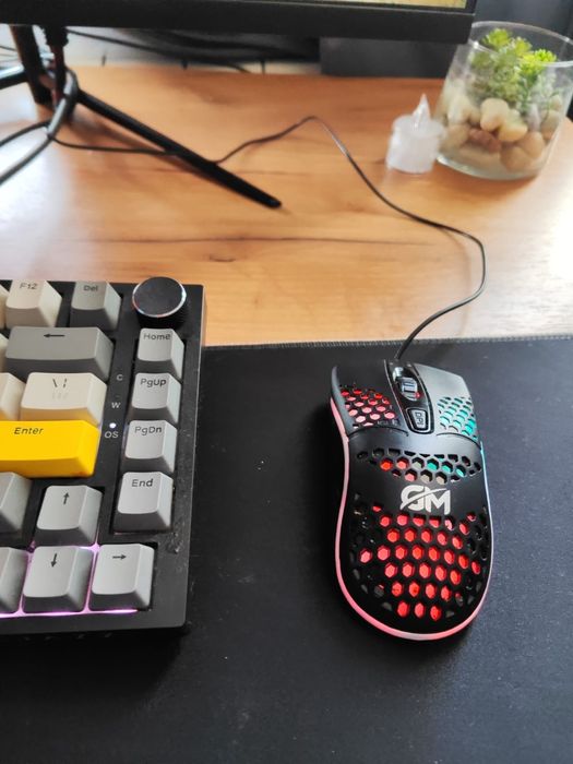 Продам манитор итак далее