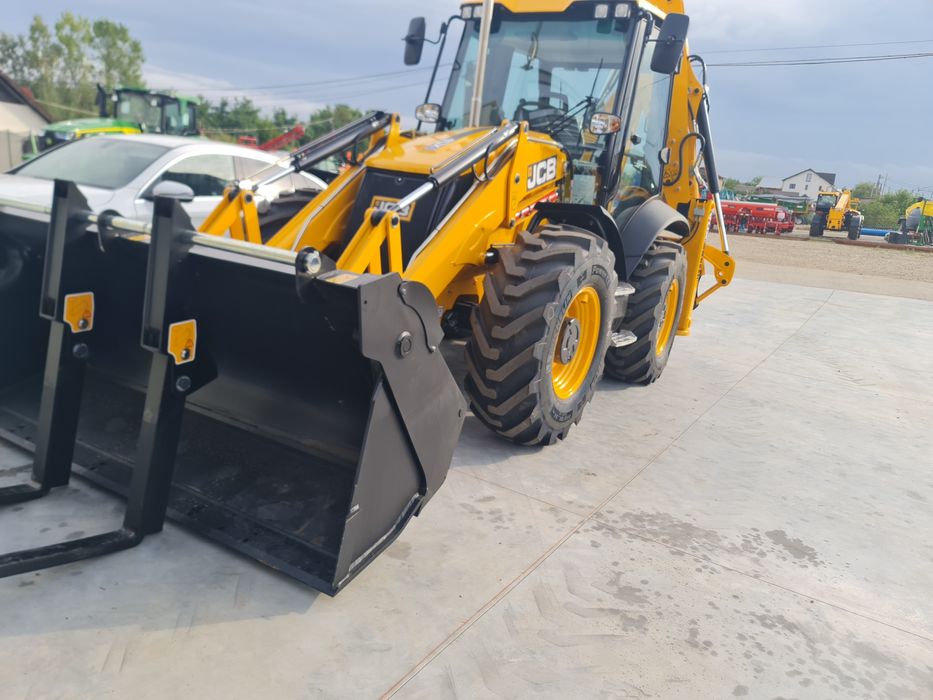 Inchiriez buldoexcavator,miniexcavator, manitou incarcator telescopic