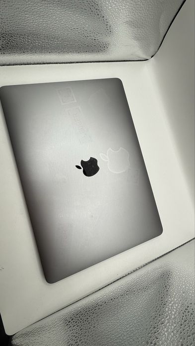 Продам макбук 13