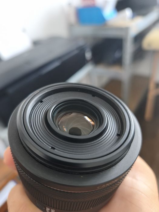 Obiectiv Canon RF 1.8 Macro