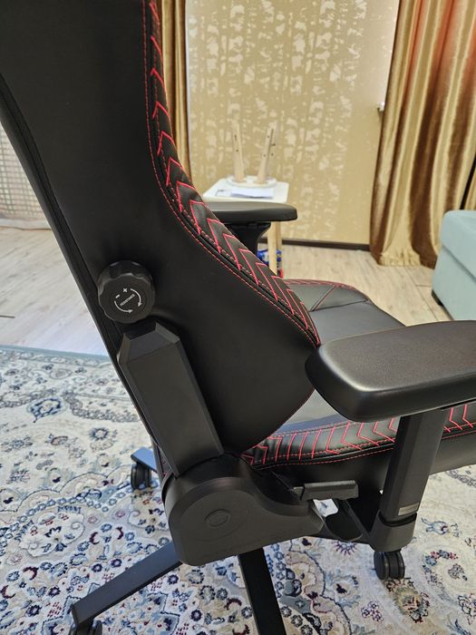 Игровое кресло Dxracer Craft