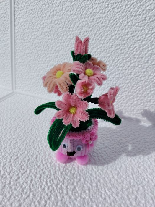 Ръчно изработени пухкави цветя