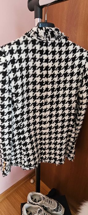 Сет сако от букле и сникърси на Zara