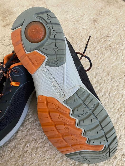 Продам кроссовки 40 размера легкие для фитнеса