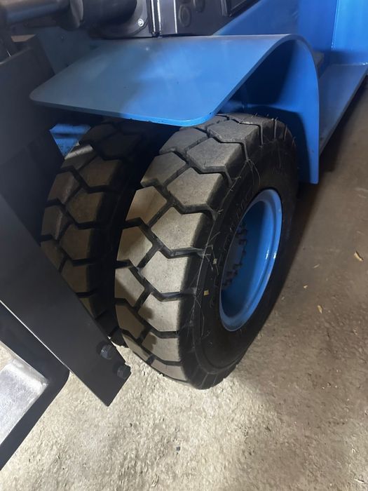 Погрузчик вилочный (Кара)