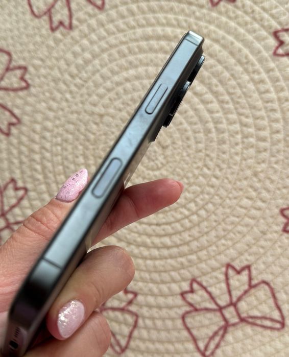 iPhone 16 pro 128 GB  Black Titanium