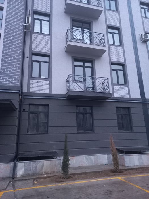 Chala qozoq Avliyo Ota Novostroyka{3/2/6}Korobka 83m²