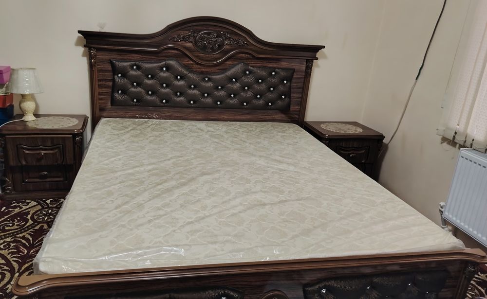 Спальни гарнитур сотилади