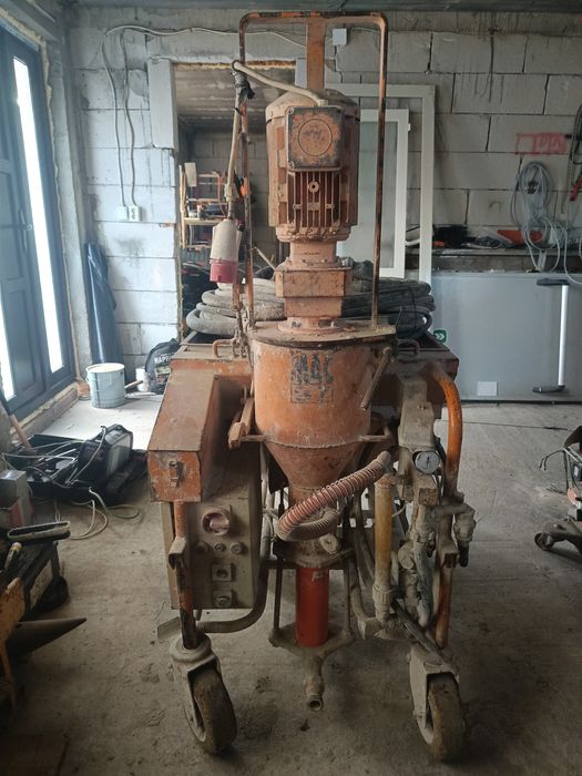 Mașină de tencuit tip Mac 97