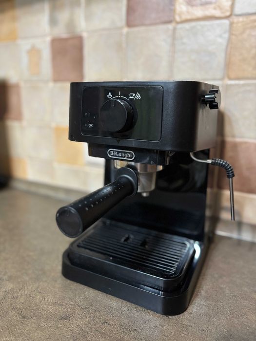 Кофеварка DeLonghi EC230.BK