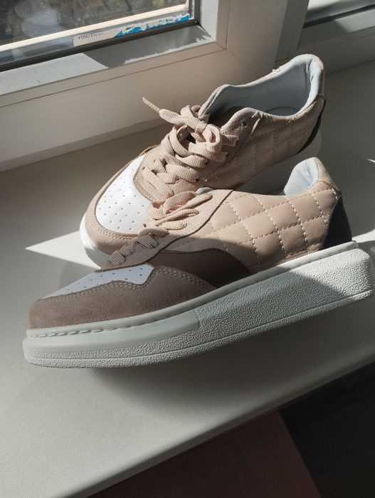 Продам кроссовки