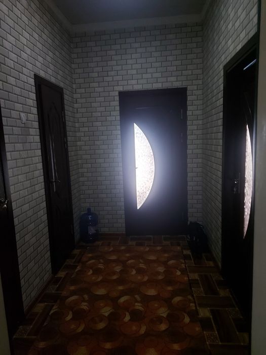 Uy sotiladi.Shahar markazida