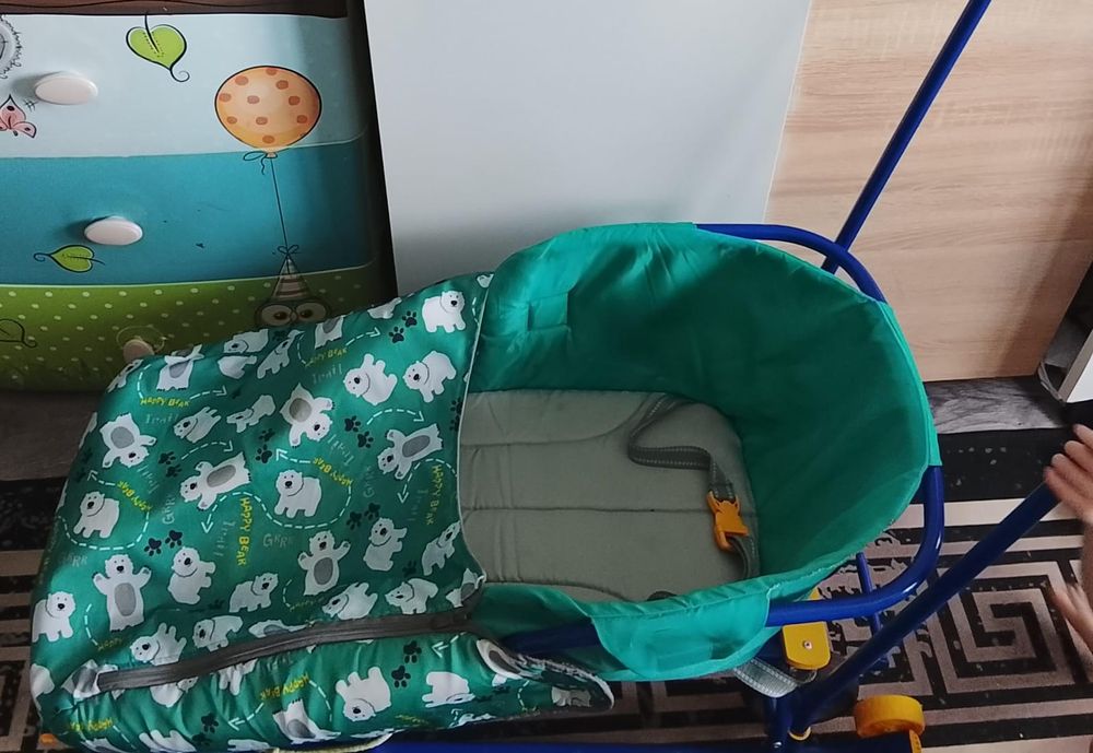 Продам санки с колёсиками.