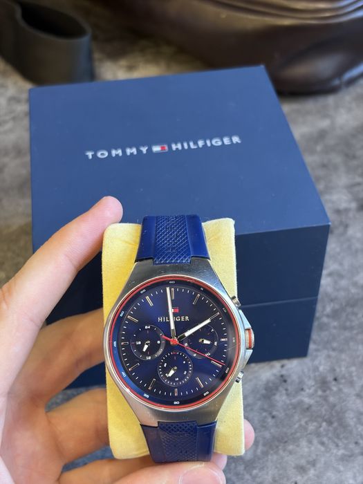 Часы Tommy Hilfiger