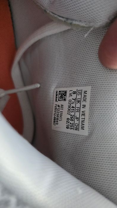 Vând Adidas shoes