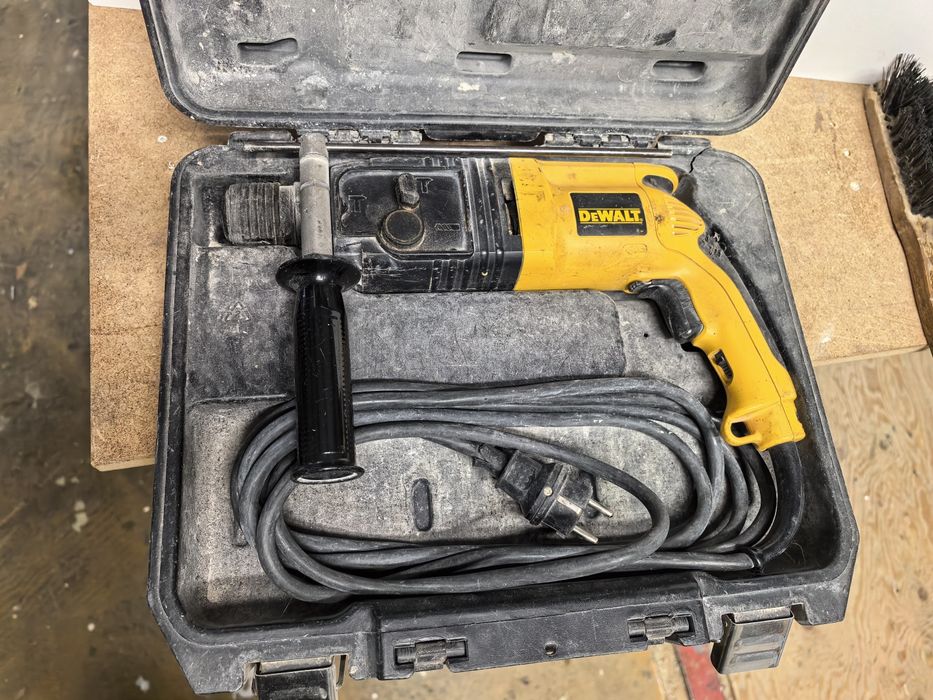 Перфоратор DeWalt