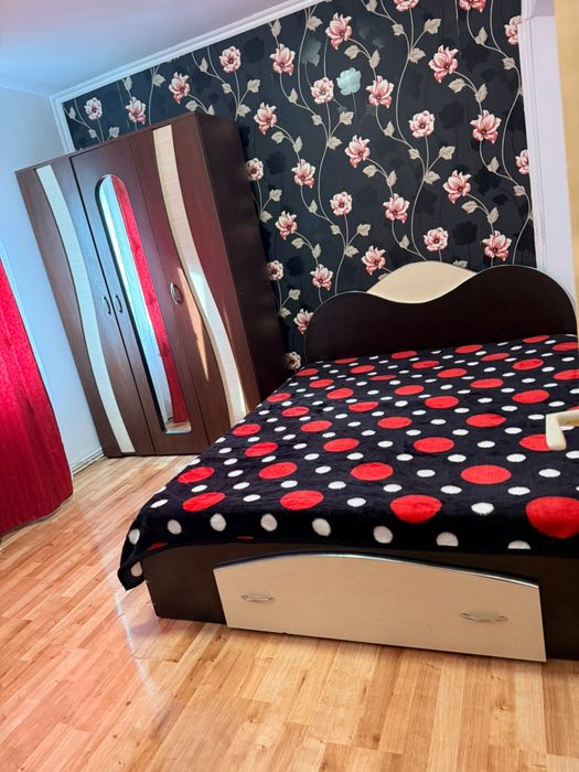 Apartament 2 camere Gavana
Inchiriez apartament cu 2 camere complet utilat si mobilat in gavana 
1500 lei