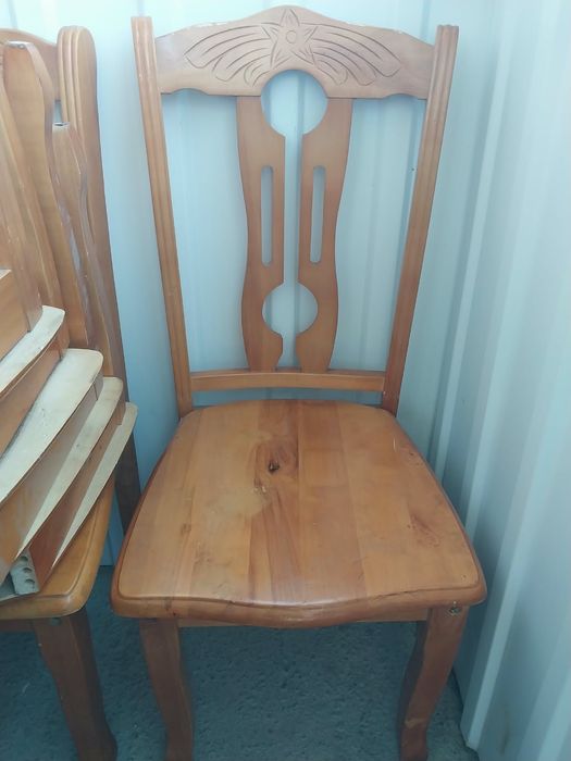 Продам 6 стульев.
