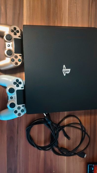 Vând PS 4 pro de 1TB