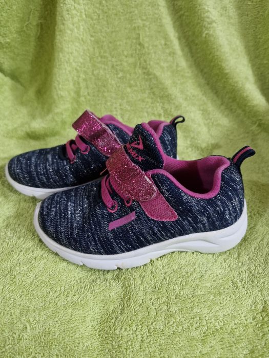 Продам кроссовки детские