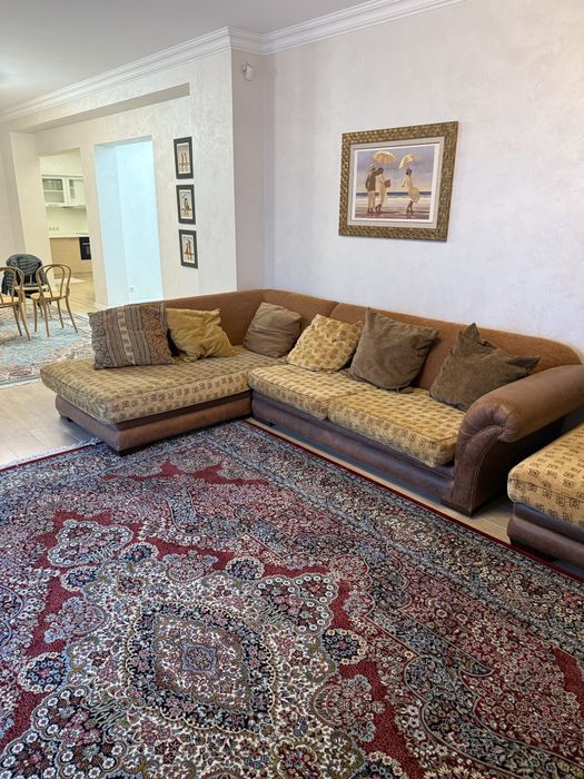 Диван, с подушками