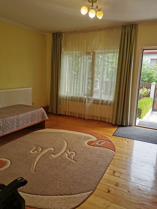 Apartament cu o cameră în zona TgCucu la casă, parter