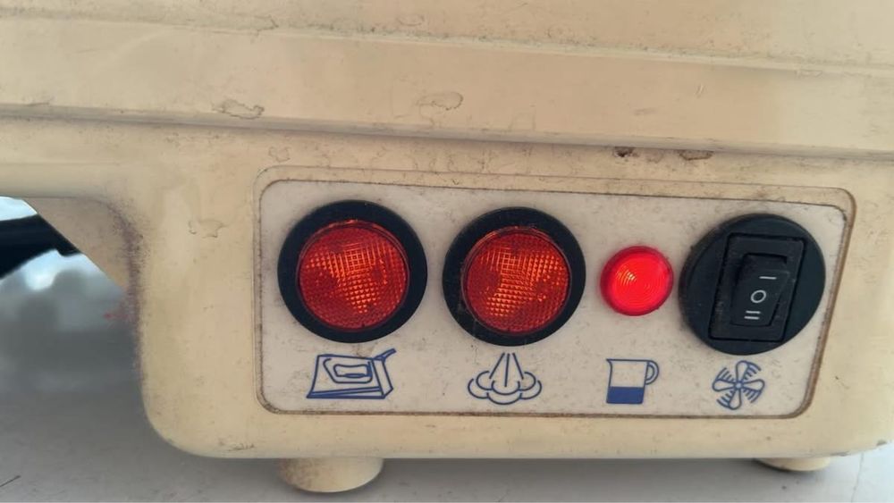 Masa de calcat cu absorbtie ,fier de calcat conectat