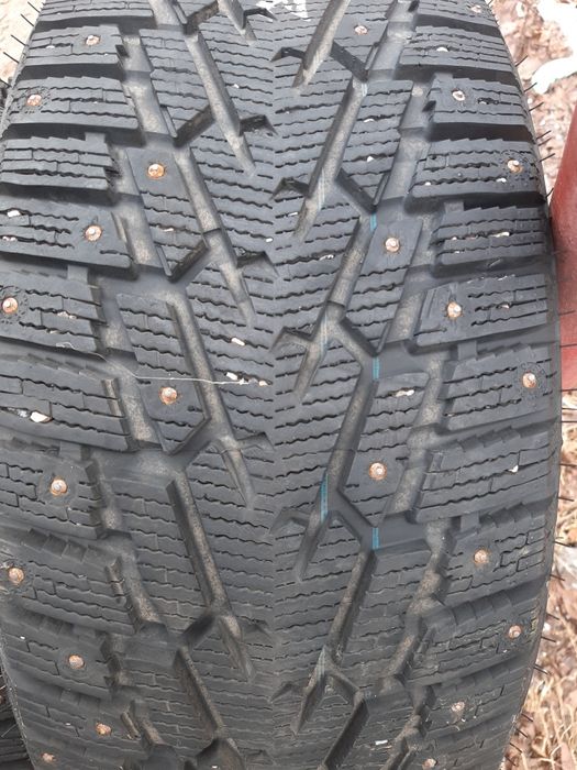 Продам шины 235/45/18  найда