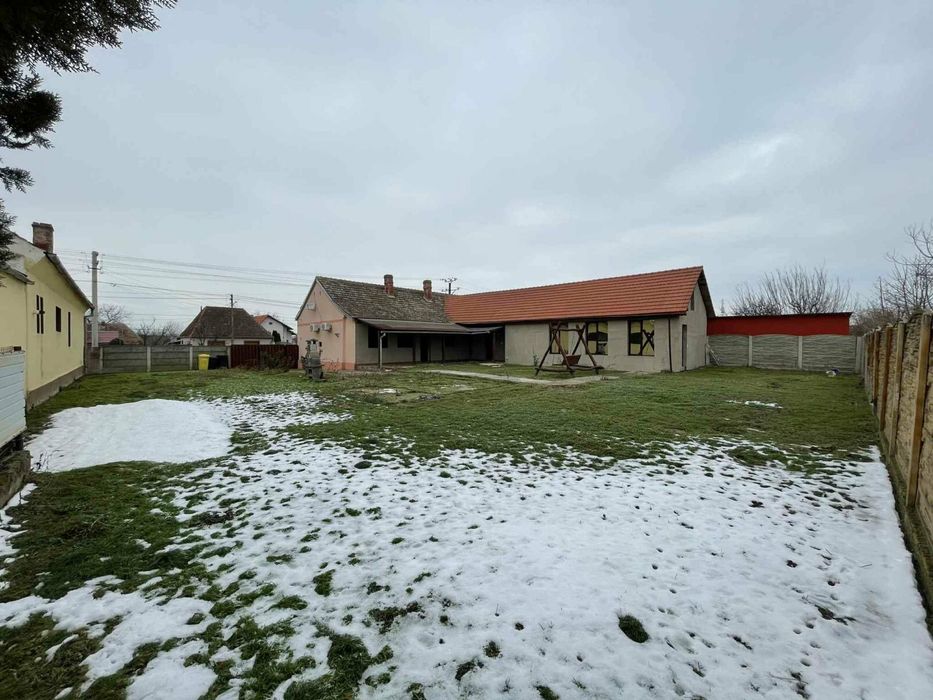 Vând casă în deta judetul timiș