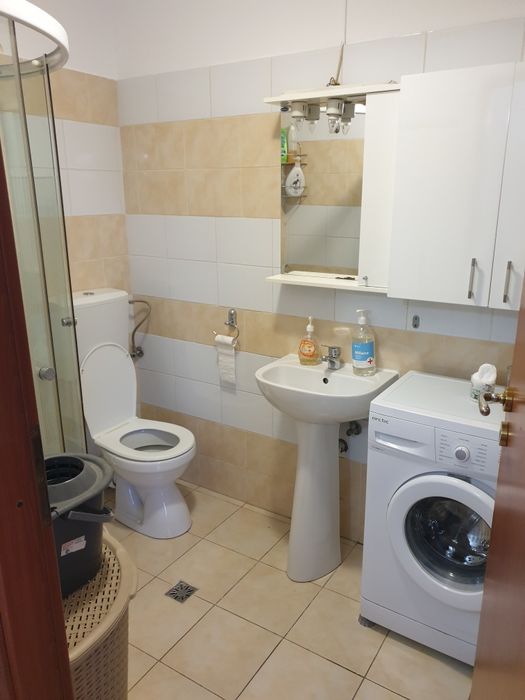 Închiriez garsoniera
