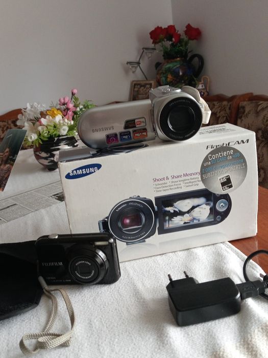 Vând camera video Samsung și că mă era foto Fujifilm
