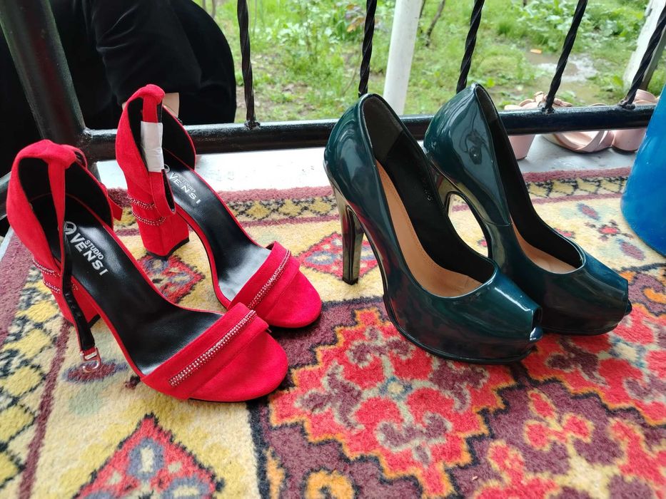 Продаётся женский обувь