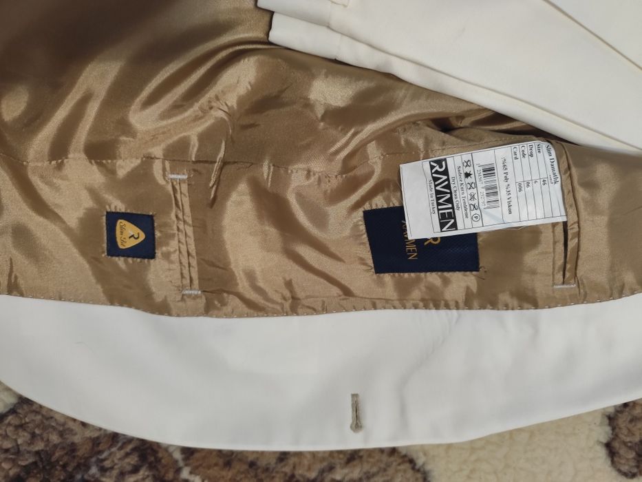 Costum elegant pentru ocazii