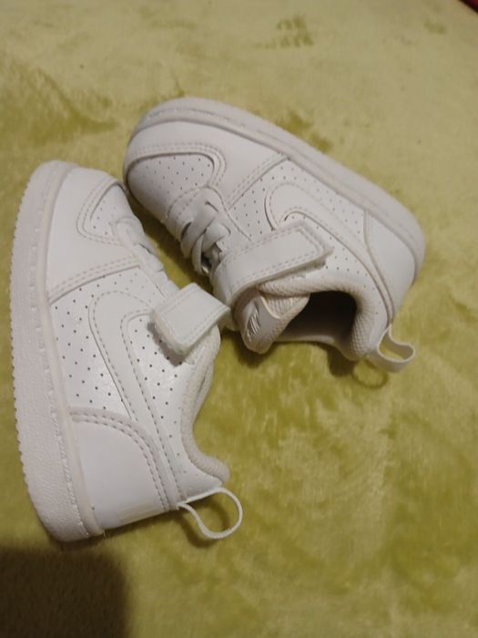 Бели маратонки Nike 21