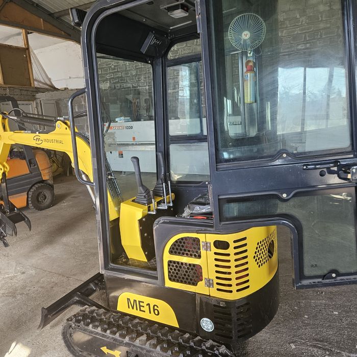 нов китайски мини багер ME 16