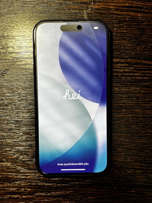 iPhone 15 телефон