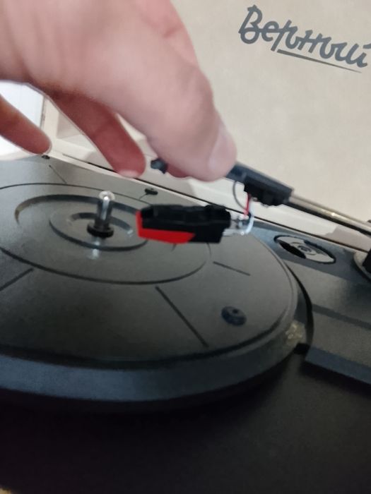 Виниловый проигрыватель