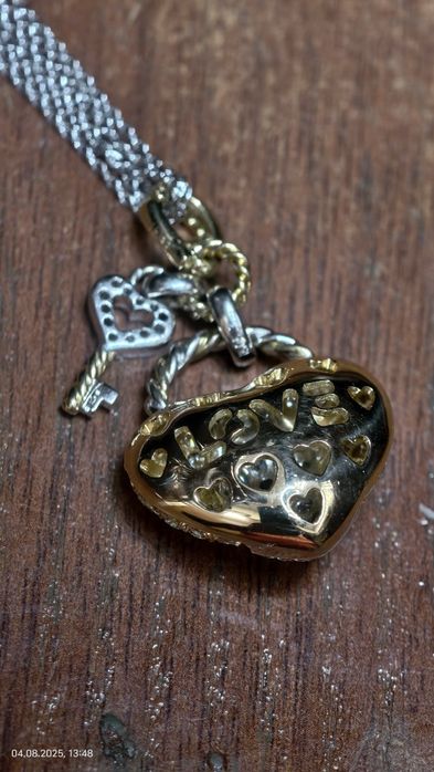 Кулон с бриллиантами  Love