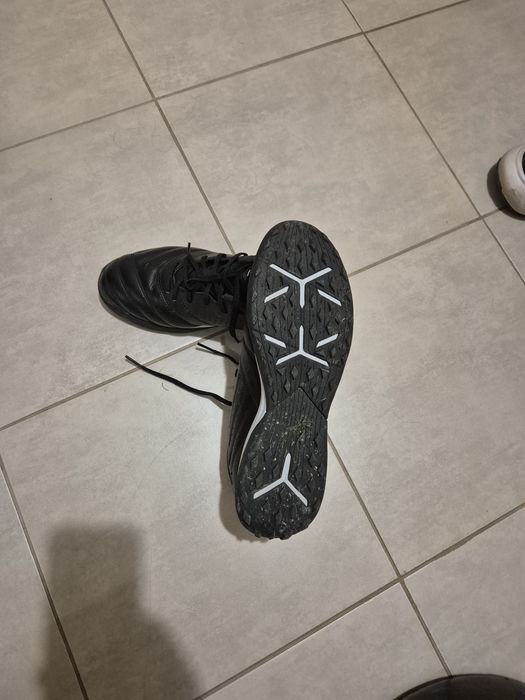 Маратонки за футбол