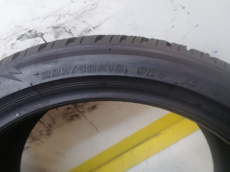 225/40/18 2* Bridgestone iarna 92v dot 3720. 6,,38mm