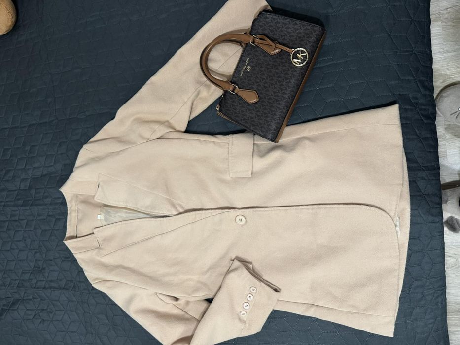 Бежово дамско сако