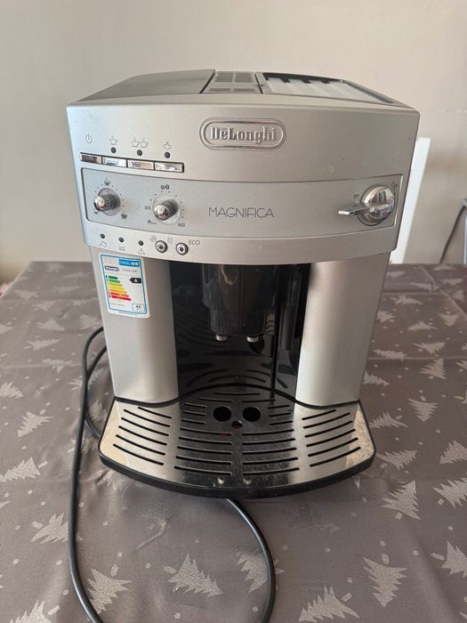 Кафемашина с мелачка DeLonghi Magnifica