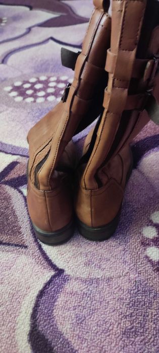 Стилни кожени детски ботуши